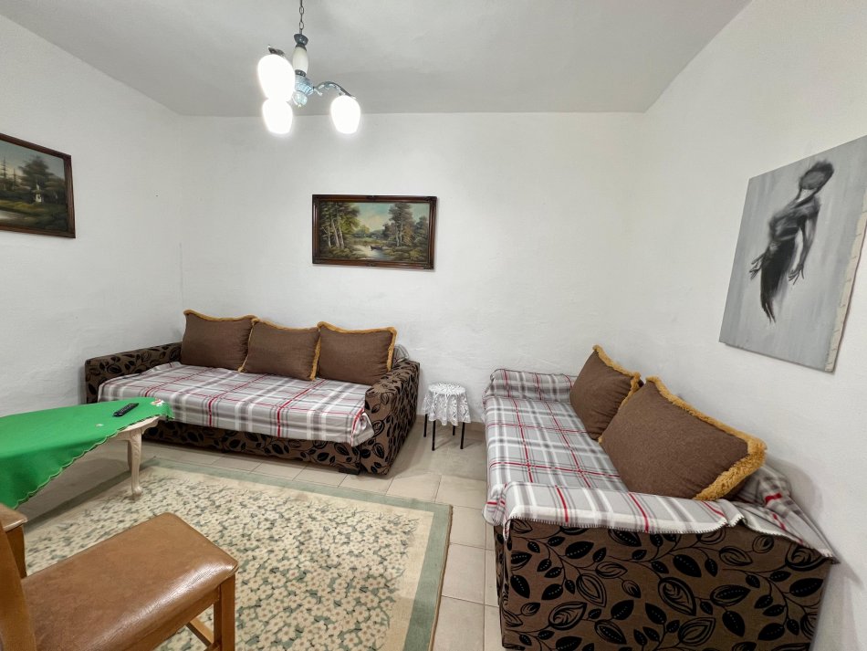 Qira, Shtëpi Private “Pazari i Ri” ,Tiranë.