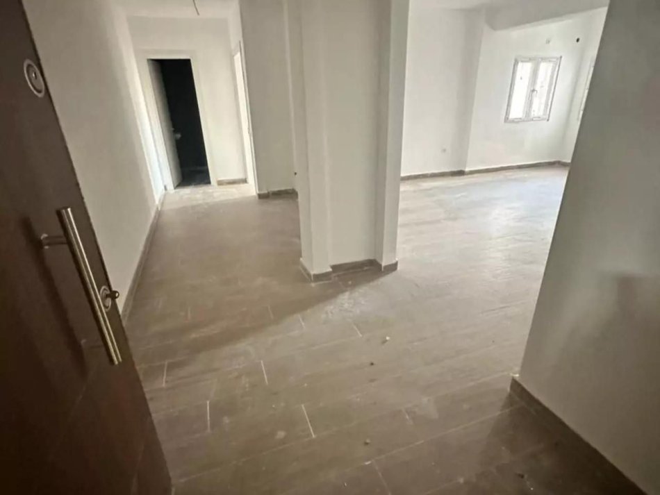 Selite mbi Universitetin Marin Barleti, shitet apartament 1+1 Kati 3, 50 m² 74000 €