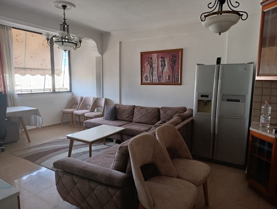 Tirane, jepet me qera apartament 2+1+Aneks Kati 8, 100 m² 600 € (Rruga Kavajes,prane Proper Pizza)