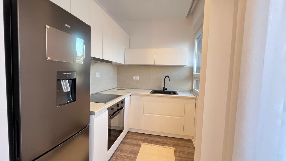 Tirane, jepet me qera apartament 1+1 , 61 m² 650 € (Zogu i zi)