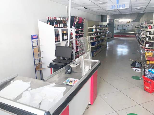 Elbasan, jepet me qera ambjent biznesi 160 m² 70.000 Leke
