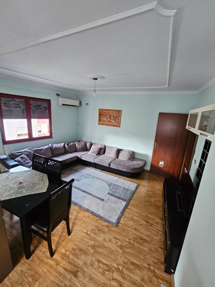 Tirane, jepet me qera apartament 1+1 Kati 6, 70 m² 380 € (Yzberisht)