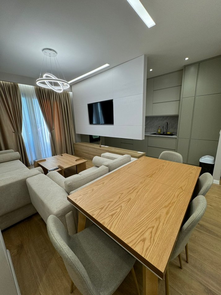 Tirane, shitet apartament 2+1+Ballkon Kati 14, 125 m² 350.000 € (Rruga e Kavajes)