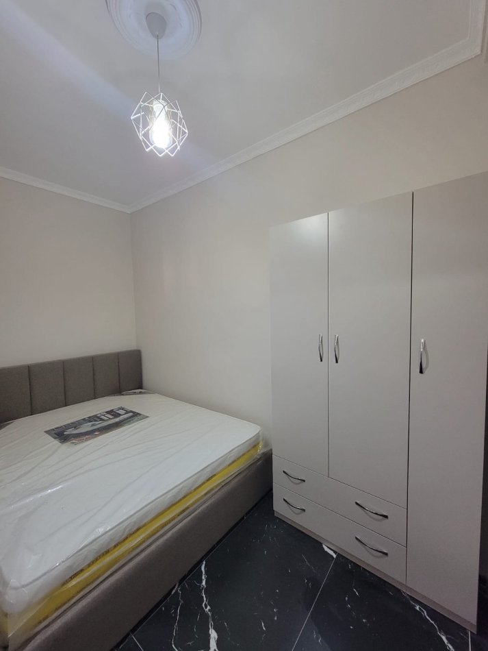 Tirane, jepet me qera apartament 1+1 Kati 2, 55 m² 350 € (RRUGA HAMDI PEPO)