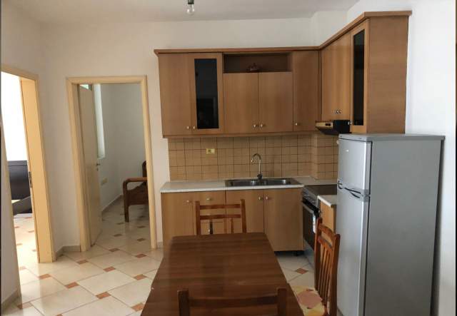 Vlore, jepet me qera apartament 80 m² 20.000 Leke