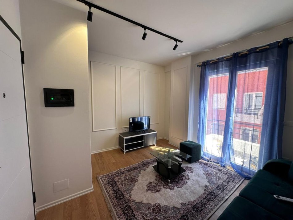 Tirane, jepet me qera apartament 1+1+Ballkon Kati 3, 60 m² 500 € (Selite)