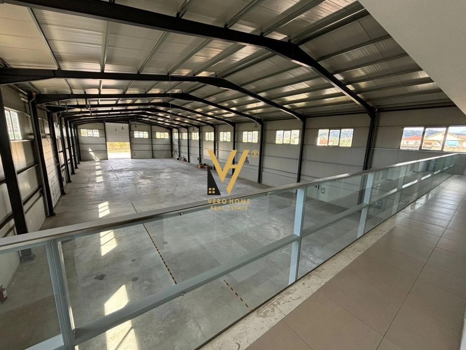 Tirane, shitet magazine Kati 0, 1.620 m² 2.000.000 € (VORE)