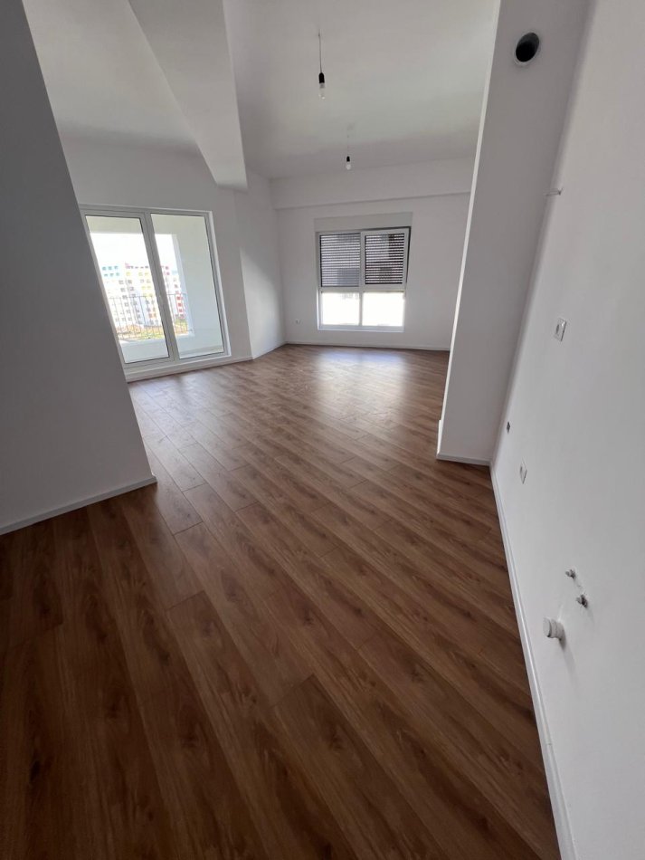 Tirane, shitet apartament 2+1 Kati 5, 93 m² 140.000 € (Ali Demi.)