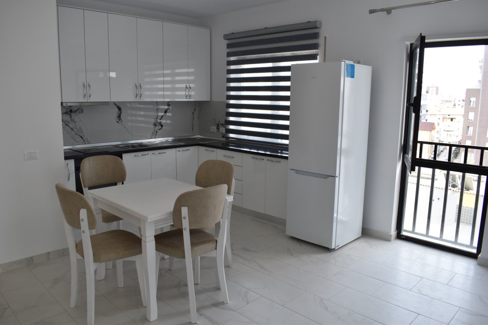Tirane, jepet me qera apartament 2+1+Ballkon Kati 5, 110 m² 550 € (Selvia Rruga Gjon Buzuku ,prane viles gold)