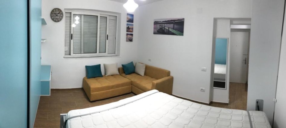 Tirane, shes garsonier 1+1 Kati 1, 1.200.000 € (Rruga Ferit Xhajko)