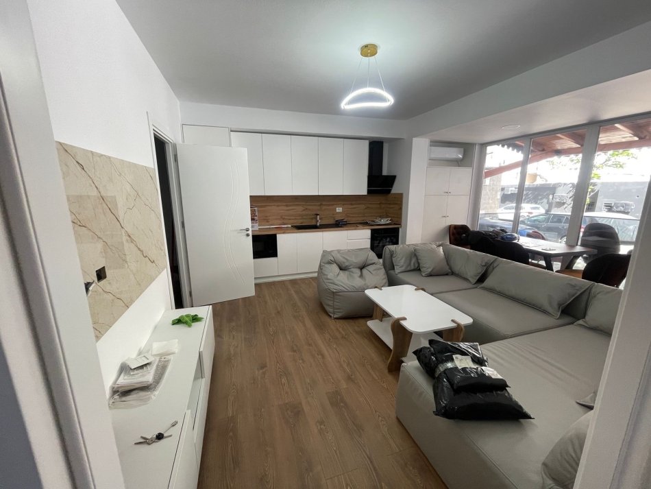 Tirane, jepet me qera apartament 2+1+Ballkon Kati 1, 85 m² 700 € (Zogu i Zi)