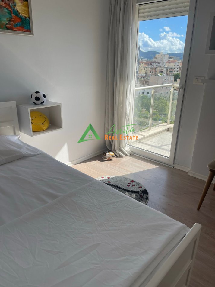 Tirane, jepet me qera apartament 2+1+Ballkon Kati 6, 98 m² 650 € (Ali Demi)