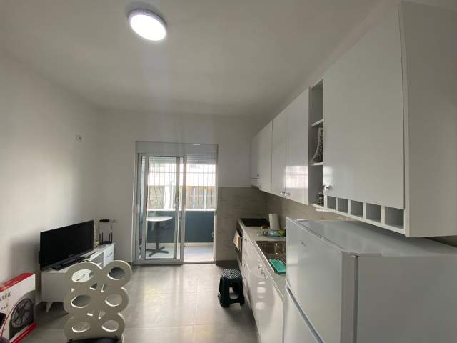Tirane, jepet me qera apartament Kati 2, 69 m² 500 Euro (Rruga e Dibres)