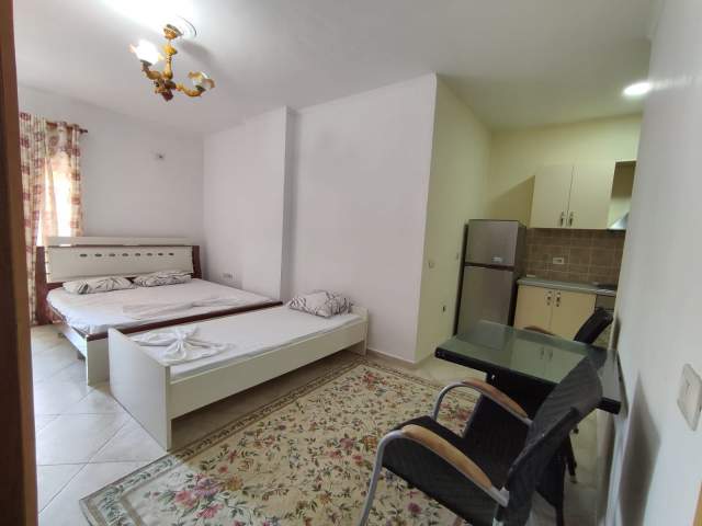 Tirane, jepet me qera apartament 1+1 Kati 3, 40 m² 350 Euro (Rruga barrikadave)