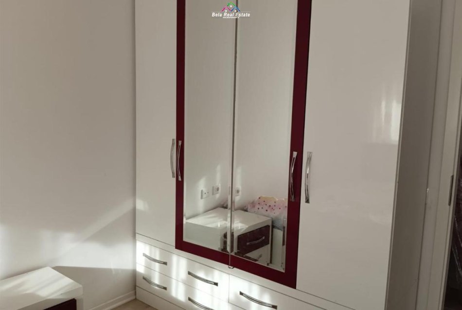 Tirane, jepet me qera apartament 2+1 Kati 5, 90 m² 500 € (Ali Demi)