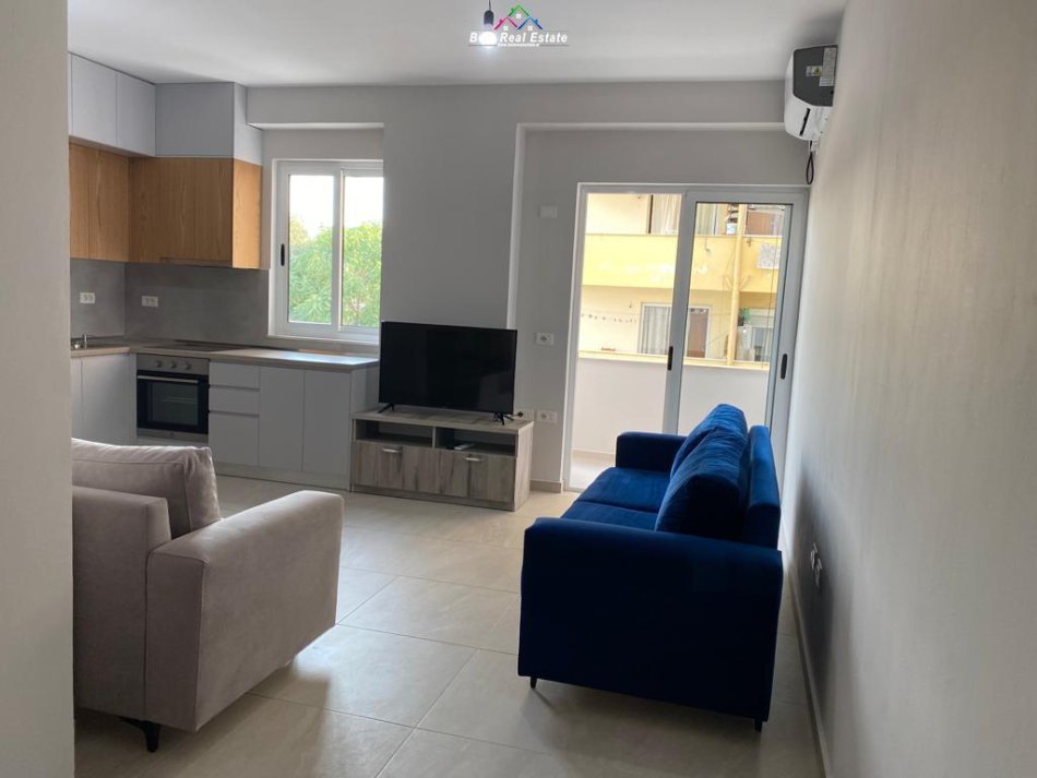 Tirane, jepet me qera apartament 1+1+Ballkon Kati 2, 60 m² 450 € (porcelan)