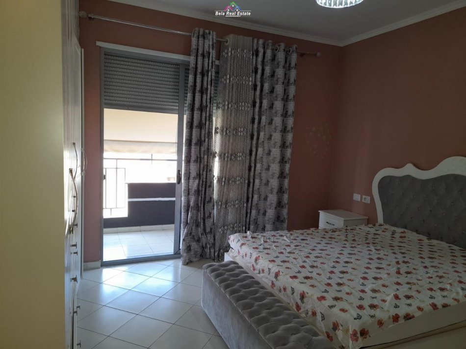 Tirane, jepet me qera apartament 2+1+Ballkon Kati 3, 117 m² 550 € (fresku)