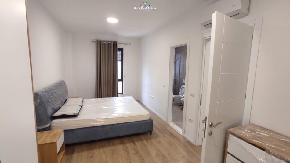 Tirane, jepet me qera apartament 2+1 Kati 6, 100 m² 800 € (porcelan)