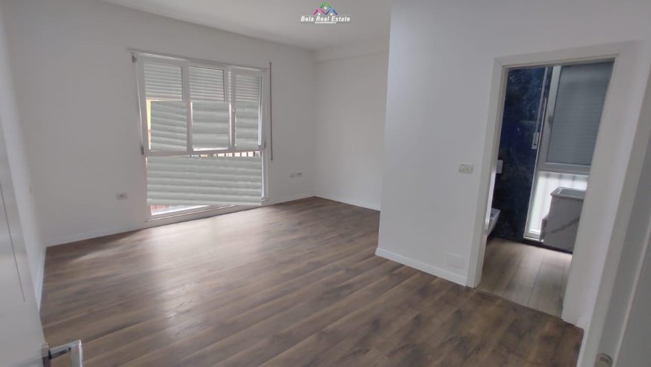 Tirane, jap me qera zyre Kati 2, 94 m² 800 € (komuna e parsit)