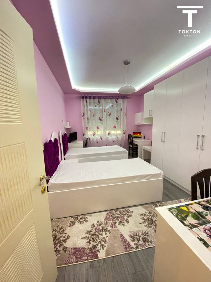 Tirane, shitet apartament 3+1 Kati 2, 151 m² 260.000 € (Kompleksi Xhura) TT 176