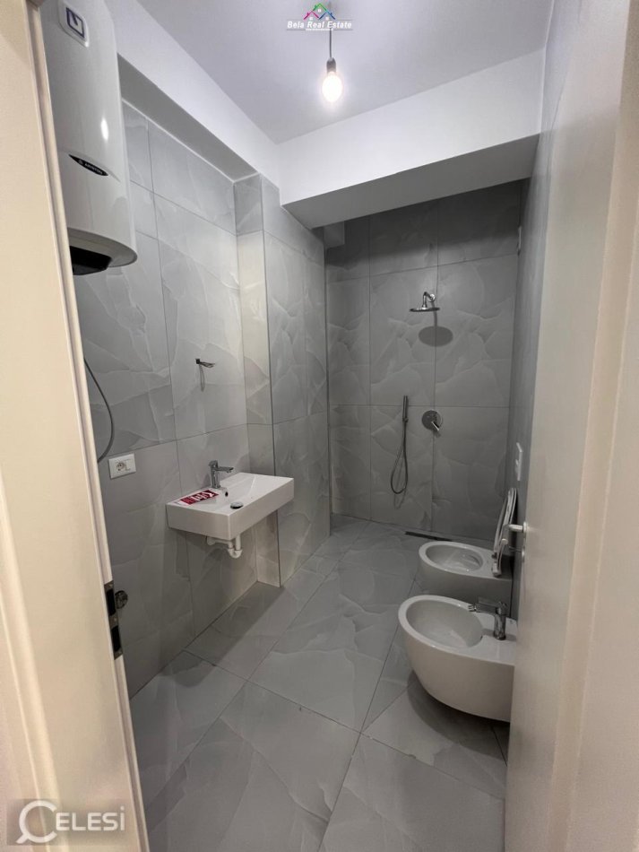 Tirane, shes apartament 2+1 Kati 5, 94 m² 131.000 € (ali demi)
