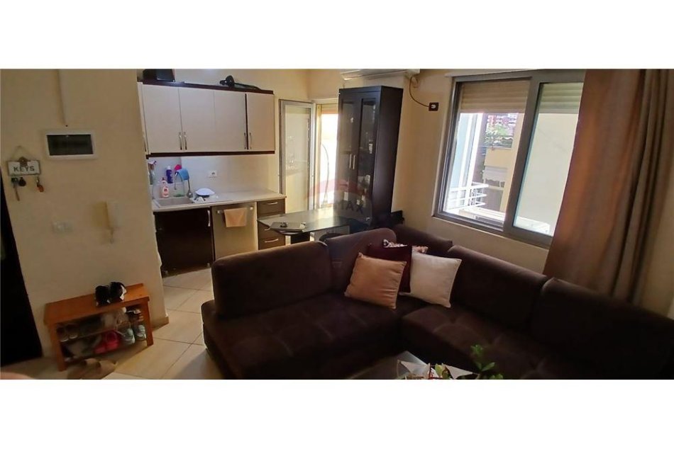 Tirane, shitet apartament 2+1 Kati 3, 69 m² 130.000 € (Bill Klinton - Komuna e Parisit - Eleonora)