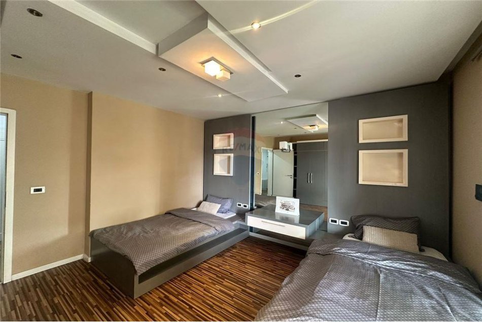Tirane, shitet apartament 2+1 , 125 m² 330.000 € (Blloku)