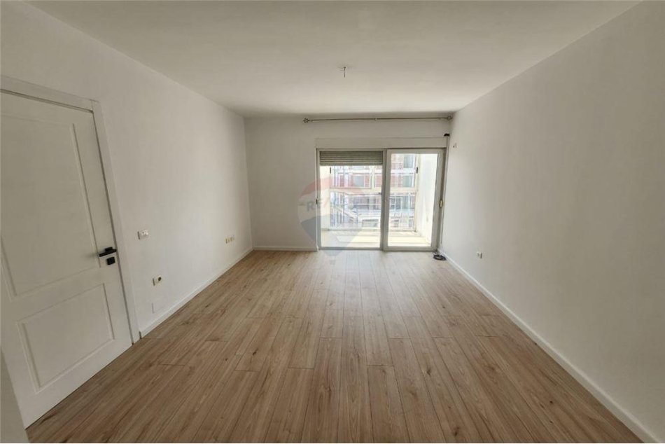 Tirane, shitet apartament 1+1 Kati 8, 72 m² 125.000 € (Don Bosko - ER PETROL ZOGU I ZI)
