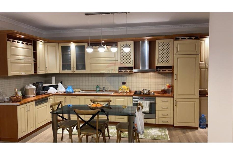 Tirane, jepet me qera apartament 2+1 Kati 2, 115 m² 750 € (Don Bosko)