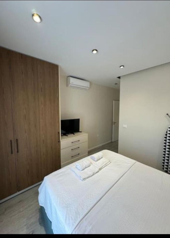 Tirane, jepet me qera apartament 2+1 Kati 1, 100 m² 700 € (Porcelan)