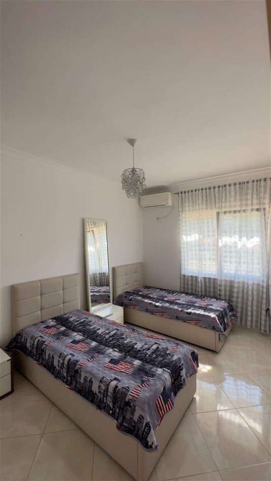 Tirane, jepet me qera apartament 3+1 Kati 5, 220 m² 600 € (Yrshek)