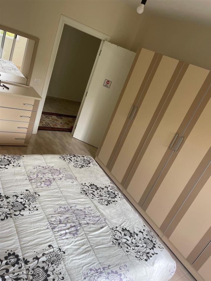 Tirane, jepet me qera 2+1 Kati 5, 90 m² 350 € (fresku)