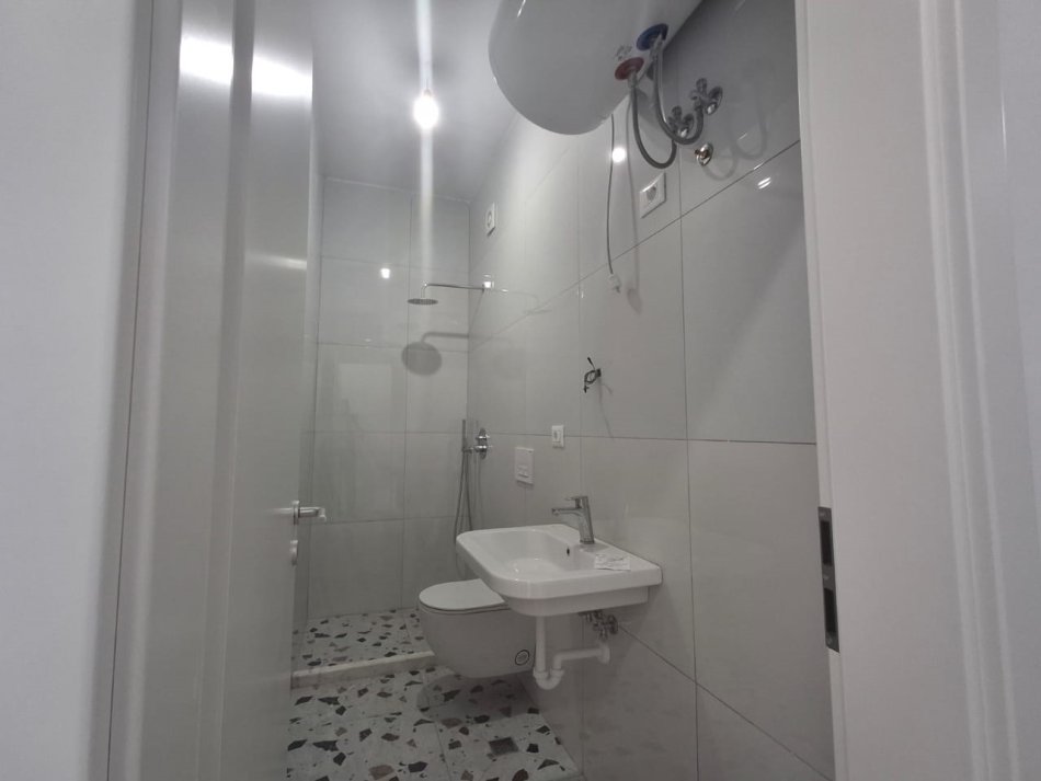 Tirane, shitet apartament 1+1+Aneks+Ballkon Kati 2, 68 m² 93.000 € (ali demi , mangalem 21)