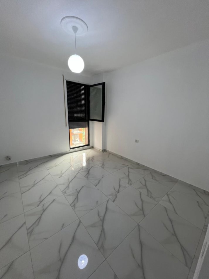 Tirane, jepet me qera apartament 2+1 Kati 3, 100 m² 600 € (asl 2)