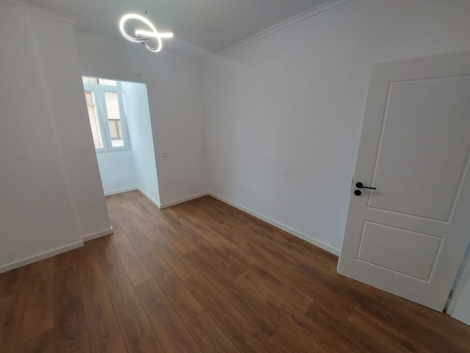 Tirane, shes apartament 2+1 Kati 5, 90 m² 185.000 € (rruga e dibres)