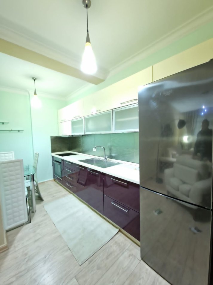 Tirane, jepet me qera apartament 1+1 Kati 2, 72 m² 800 € (Sheshi Wilson)