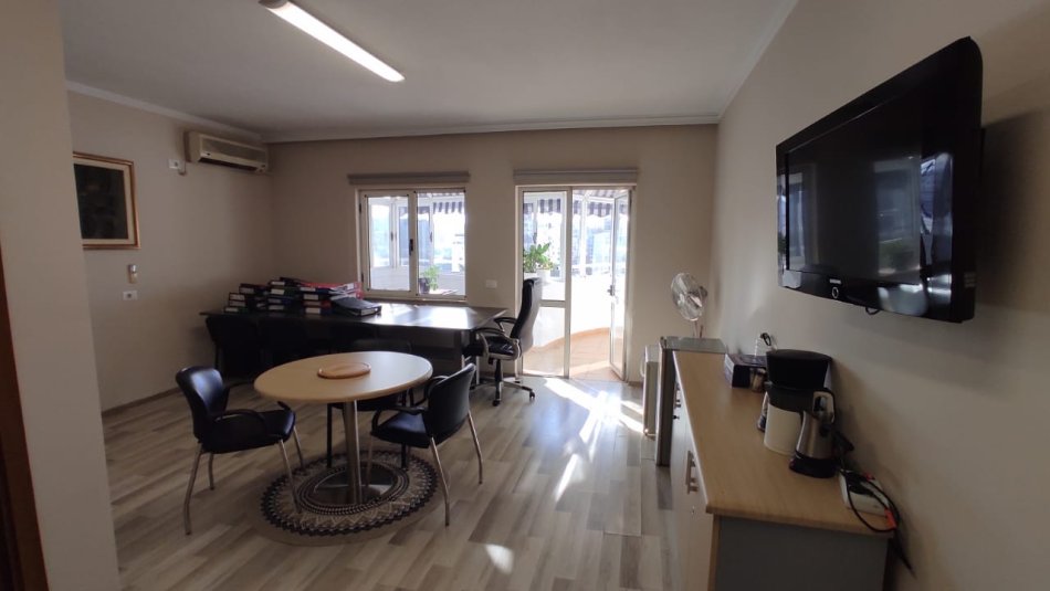 Tirane, jepet me qera apartament 2+1 Kati 10, 125 m² 1.500 € (BLLOK)