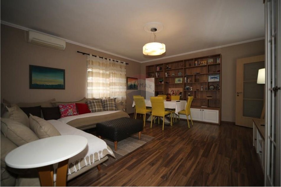 Tirane, jepet me qera apartament 2+1+Ballkon Kati 3, 98 m² 700 € (Rruga Tefta Tashko)