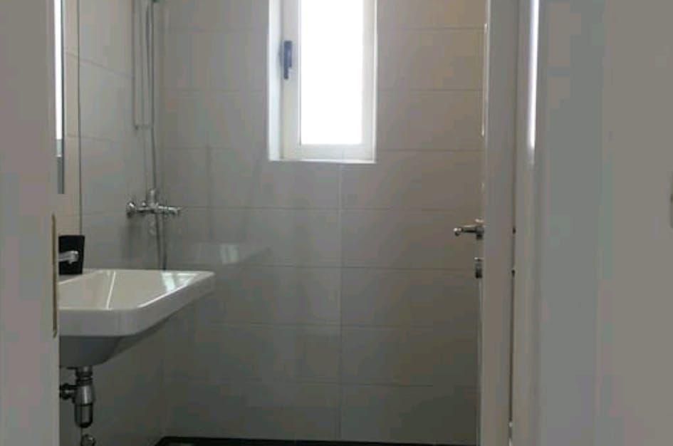 Tirane, jepet me qera apartament 1+1 , 60 m² 580 € (Rruga e Sales)
