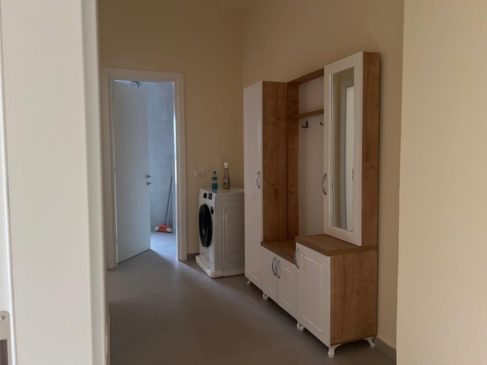 Tirane, jepet me qera 2+1+2 +Ballkon Kati 1, 90 m² 500 €