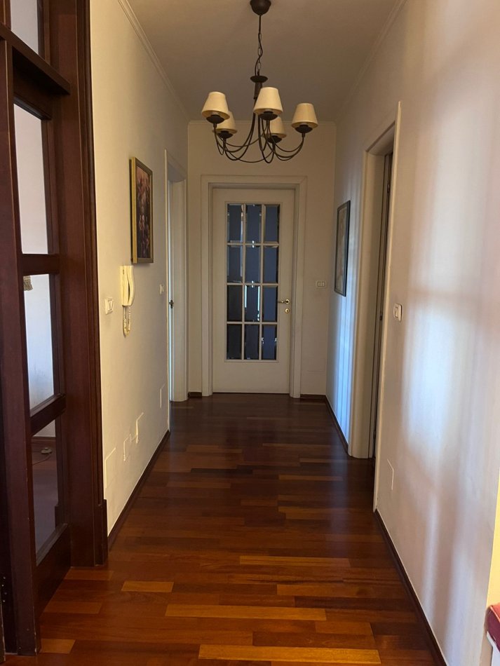 Tirane, jepet me qera apartament Kati 5, 126 m² 850 € 