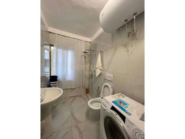 Tirane, shitet apartament 1+1+A+BLK Kati 4, 55 m² 88.000 Euro (Tek Kafe Flora Qender)