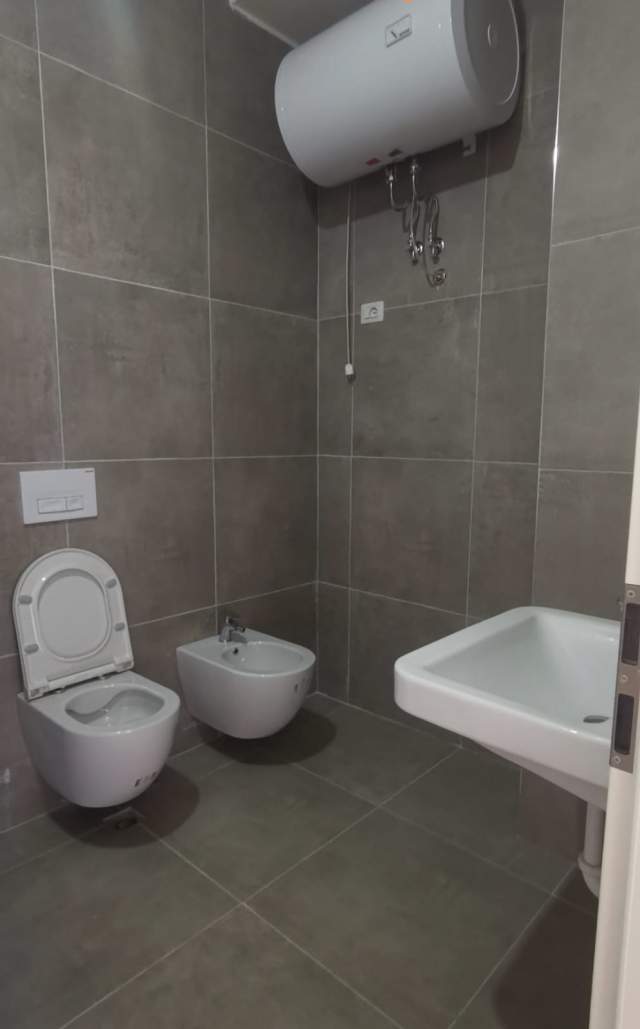 Tirane, jepet me qera apartament 3+1 Kati 9, 115 m² 400 Euro (Frosina Plaku)