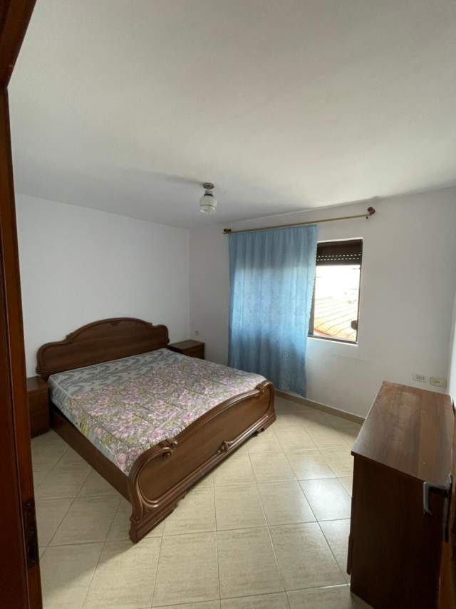 Tirane, shitet apartament 3+1 Kati 4, 75 m² 65.000 Euro (Ferit Xhajko)