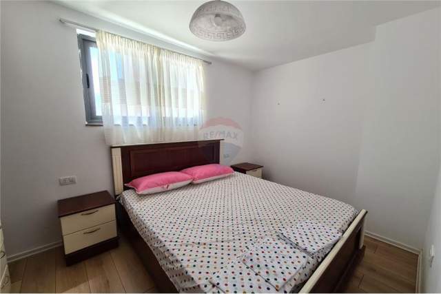 Tirane, jepet me qera apartament 2+1 Kati 4, 80 m² 350 Euro (Komuna e Parisit - Kristal Center)