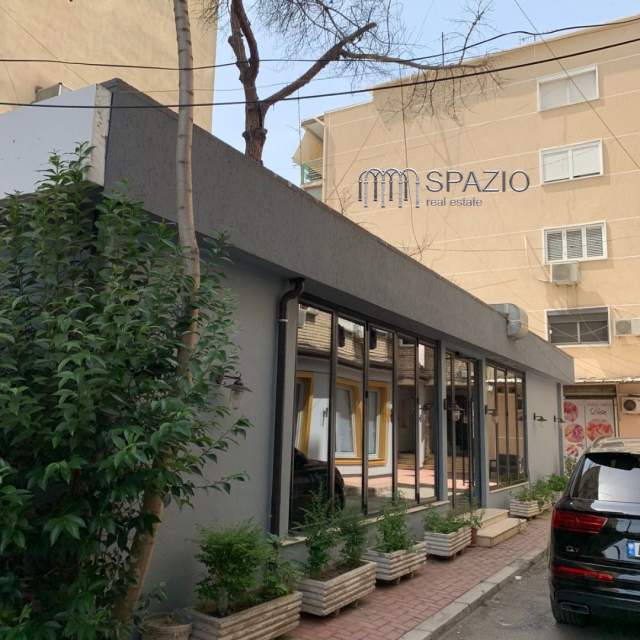 Tirane, jepet me qera lokal Kati 0, 300 m² 3.000 Euro (Rruga ''Muhamet Gjollesha'')