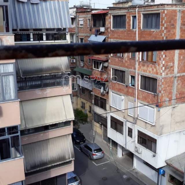 Tirane, shitet apartament 2+1+BLK Kati 6, 87 m² 1.000 Euro/m2 (Rruga Myslym Shyri)
