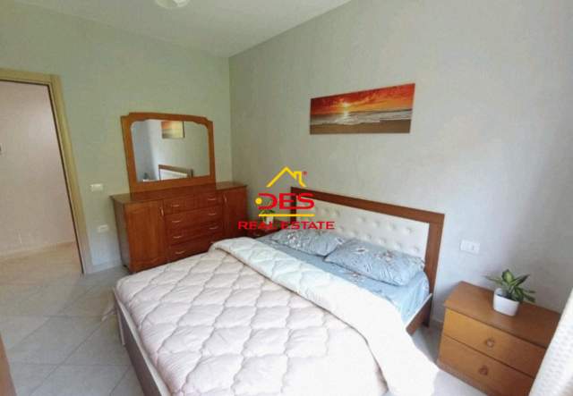 Vlore, jepet me qera apartament Kati 3, 95 m² 300 Euro (Rruga Dhimiter Konomi)