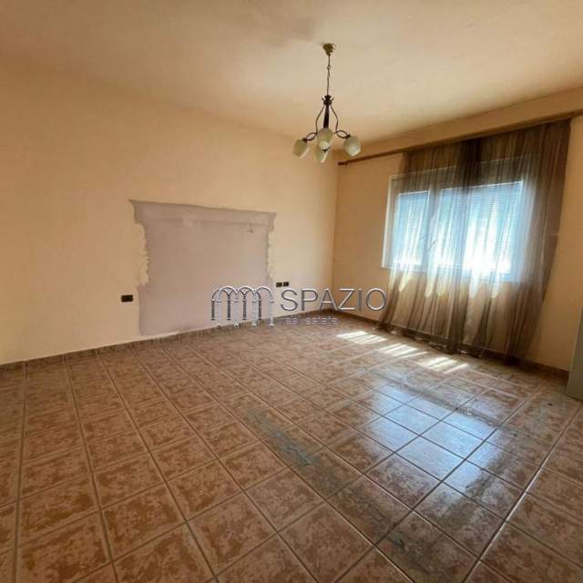 Tirane, jepet me qera Vile 3+1+BLK Kati 3, 400 m² 2.200 Euro (Rruga ''Durresit'')