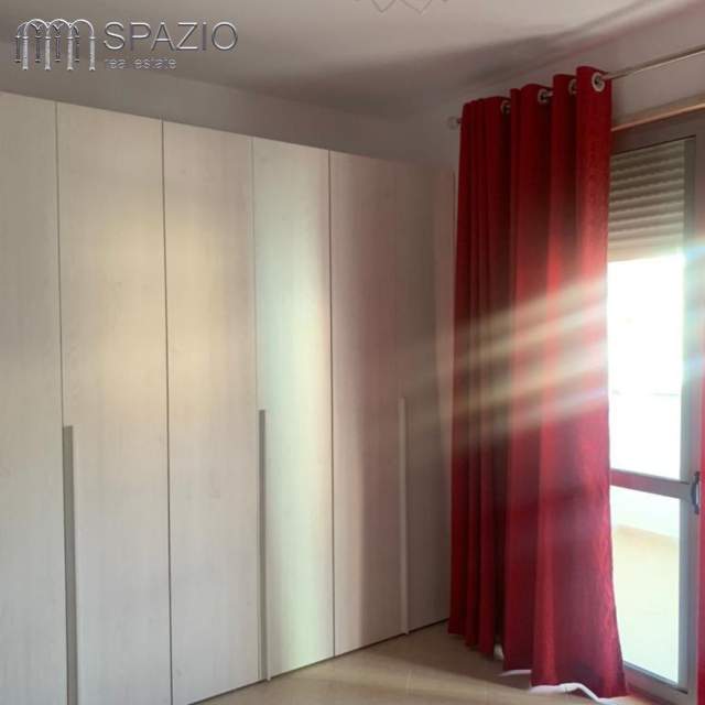 Tirane, jepet me qera apartament 2+1+BLK Kati 3, 104 m² 400 Euro (Rruga ''Muhamet Deliu'')